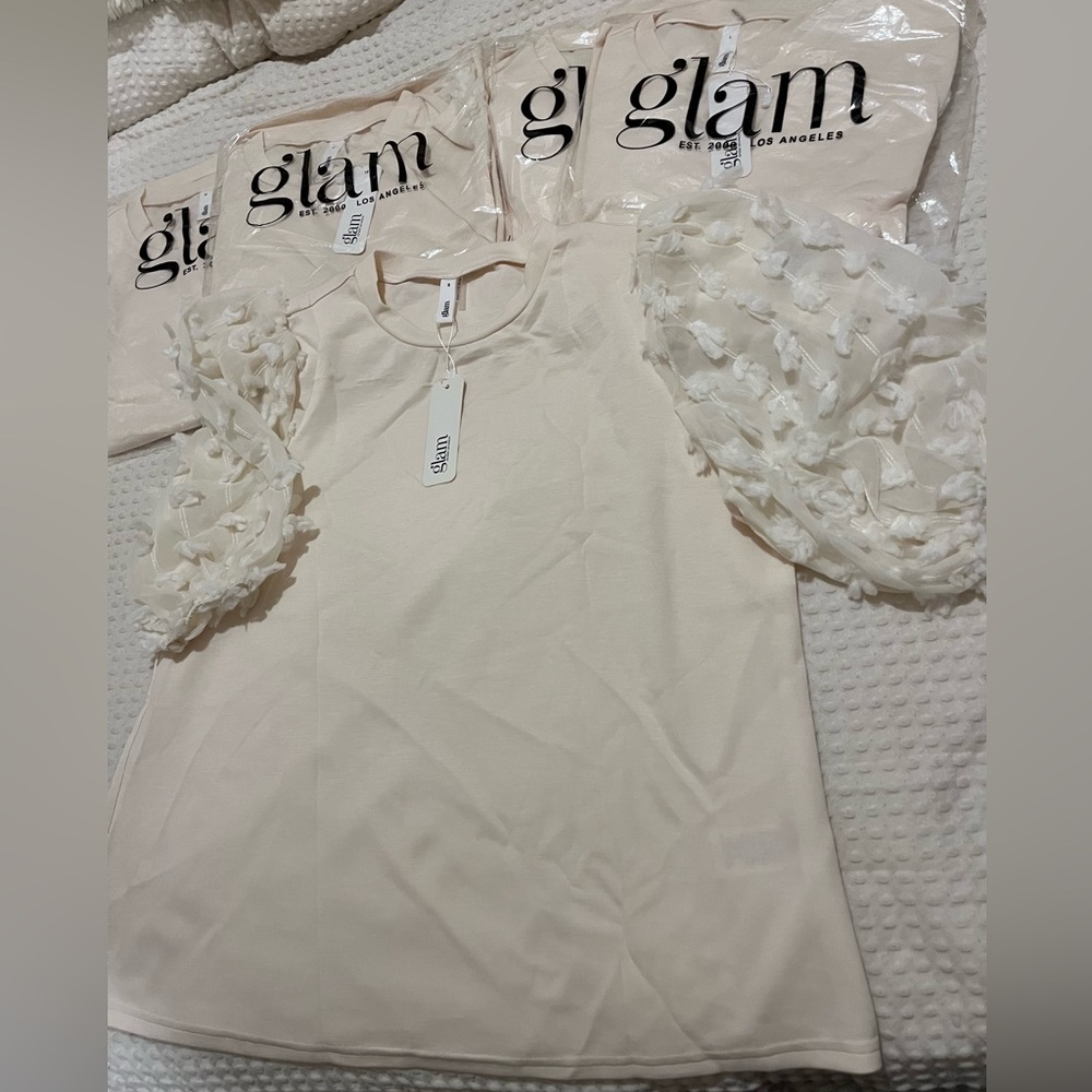 Glam Los Angeles. Elegant Cream Blouse with Textured Sleeves